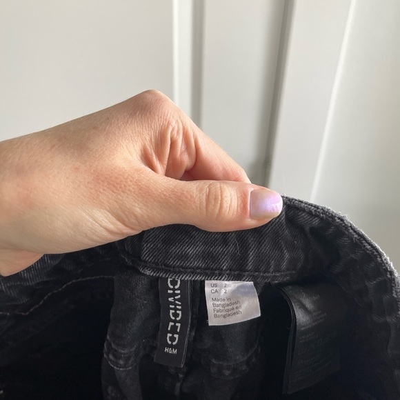 H&M High Rise Distressed Jean - 2 - Picture 5 of 5